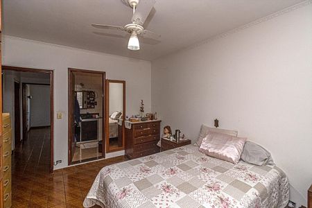 Casa à venda com 235m², 4 quartos e 4 vagasSuíte 2