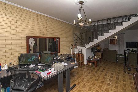 Casa à venda com 235m², 4 quartos e 4 vagasEscritório