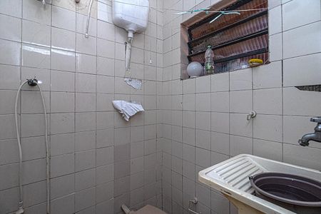 Casa à venda com 235m², 4 quartos e 4 vagasBanheiro de Serviço