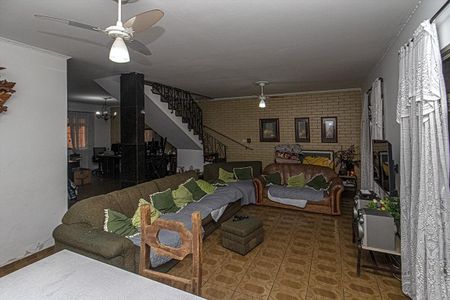 Casa à venda com 235m², 4 quartos e 4 vagasSala