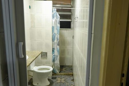 Banheiro de apartamento para alugar com 2 quartos, 49m² em Irajá, Rio de Janeiro