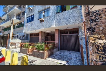 Apartamento à venda com 72m², 2 quartos e 1 vagaFachada