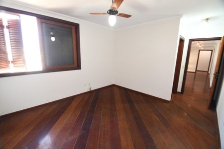 Casa de condomínio para alugar com 604m², 4 quartos e 6 vagasSuíte 2