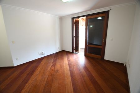 Casa de condomínio para alugar com 604m², 4 quartos e 6 vagasSuíte 4
