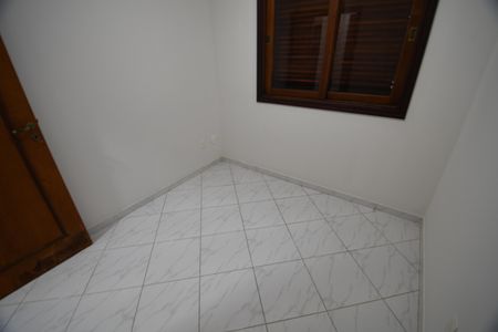 Casa de condomínio para alugar com 604m², 4 quartos e 6 vagasQuarto de Serviço