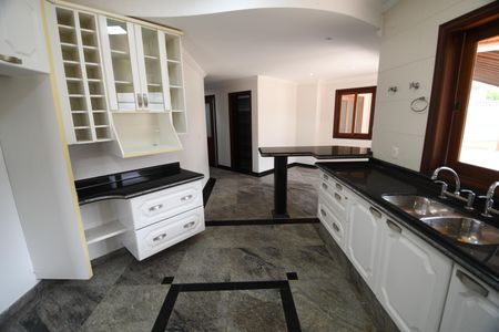 Casa de condomínio para alugar com 604m², 4 quartos e 6 vagasCozinha