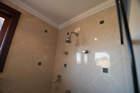 Casa de condomínio para alugar com 604m², 4 quartos e 6 vagasBanheiro da Suíte 3