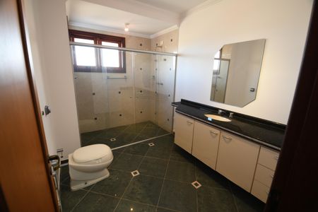 Casa de condomínio para alugar com 604m², 4 quartos e 6 vagasBanheiro da Suíte 3