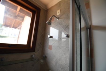 Casa de condomínio para alugar com 604m², 4 quartos e 6 vagasBanheiro da Suíte 2