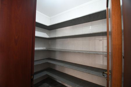 Casa de condomínio para alugar com 604m², 4 quartos e 6 vagasCozinha - Despensa