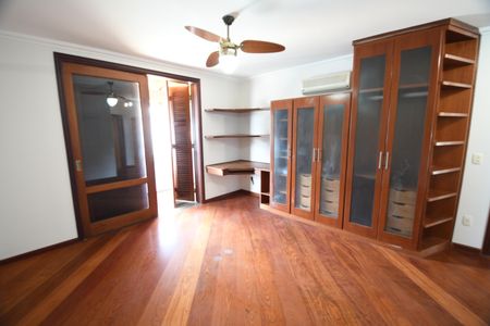 Casa de condomínio para alugar com 604m², 4 quartos e 6 vagasSuíte 1