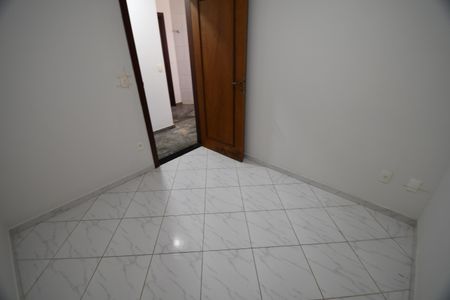 Casa de condomínio para alugar com 604m², 4 quartos e 6 vagasQuarto de Serviço