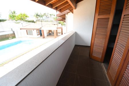 Casa de condomínio para alugar com 604m², 4 quartos e 6 vagasSuíte 1 - Sacada