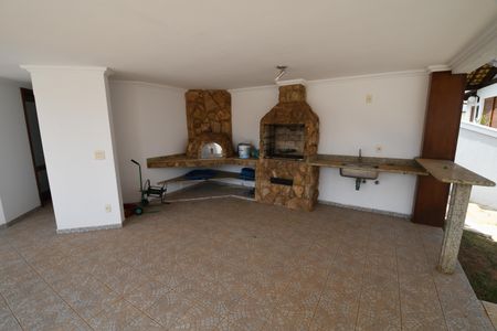 Casa de condomínio para alugar com 604m², 4 quartos e 6 vagasChurrasqueira