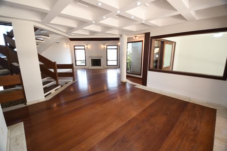 Casa de condomínio para alugar com 604m², 4 quartos e 6 vagasSala