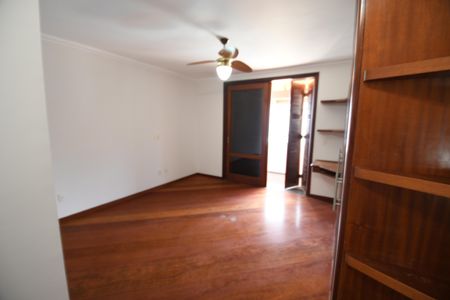 Casa de condomínio para alugar com 604m², 4 quartos e 6 vagasSuíte 1