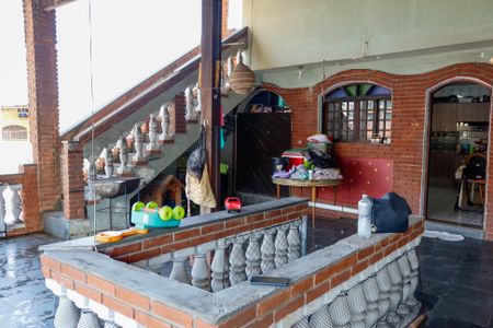 Casa à venda com 168m², 5 quartos e 3 vagas Casa à venda com 168m², 5 quartos e 3 vagasSacada