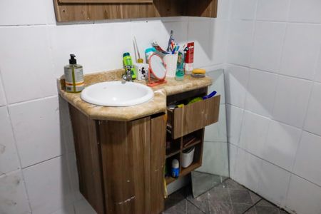 Casa à venda com 168m², 5 quartos e 3 vagas Casa à venda com 168m², 5 quartos e 3 vagasBanheiro 2