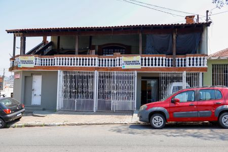Casa à venda com 168m², 5 quartos e 3 vagas Casa à venda com 168m², 5 quartos e 3 vagasFachada