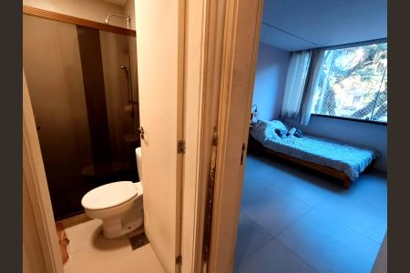 Casa de condomínio à venda com 141m², 4 quartos e 2 vagasBanheiro