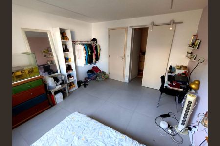 Casa de condomínio à venda com 141m², 4 quartos e 2 vagasQuarto