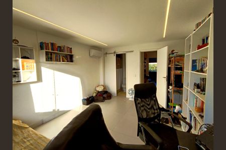 Casa de condomínio à venda com 141m², 4 quartos e 2 vagasQuarto