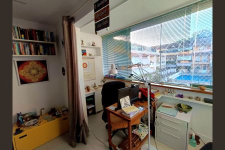 Casa de condomínio à venda com 141m², 4 quartos e 2 vagasQuarto