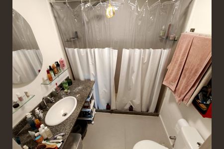 Casa de condomínio à venda com 141m², 4 quartos e 2 vagasBanheiro