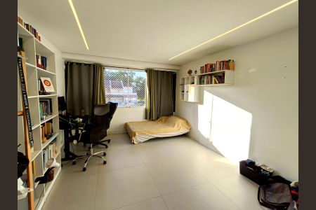 Casa de condomínio à venda com 141m², 4 quartos e 2 vagasQuarto