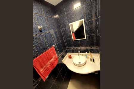 Casa de condomínio à venda com 141m², 4 quartos e 2 vagasBanheiro