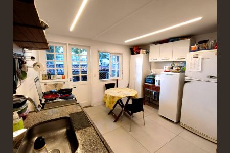 Casa de condomínio à venda com 141m², 4 quartos e 2 vagasCozinha