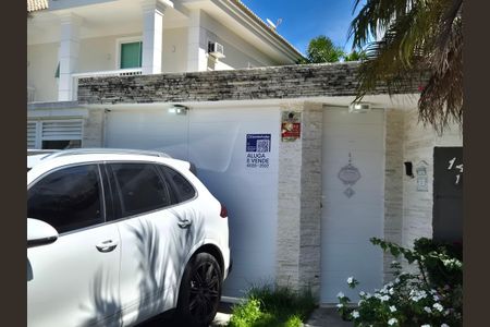 Casa de condomínio à venda com 408m², 5 quartos e 2 vagasFachada