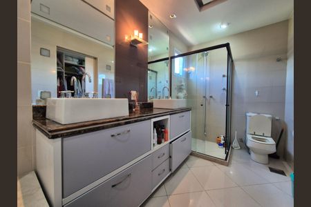 Casa de condomínio à venda com 408m², 5 quartos e 2 vagasBanheiro da Suíte 4