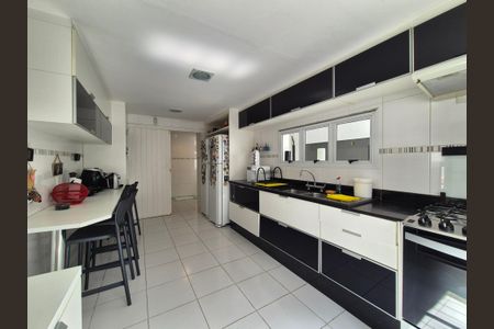 Casa de condomínio à venda com 408m², 5 quartos e 2 vagasCozinha