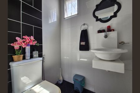 Casa de condomínio à venda com 408m², 5 quartos e 2 vagasLavabo