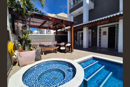 Casa de condomínio à venda com 408m², 5 quartos e 2 vagasÁrea externa