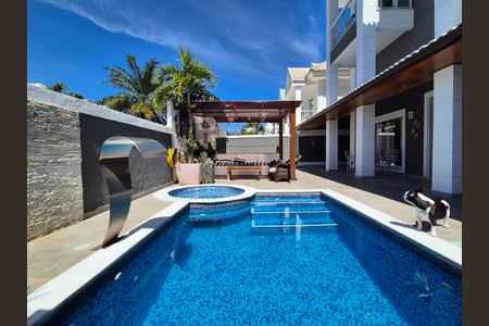 Casa de condomínio à venda com 408m², 5 quartos e 2 vagasÁrea externa