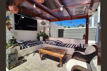 Casa de condomínio à venda com 408m², 5 quartos e 2 vagasÁrea externa