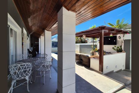 Casa de condomínio à venda com 408m², 5 quartos e 2 vagasVaranda