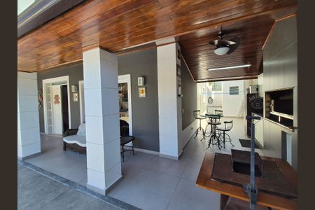 Casa de condomínio à venda com 408m², 5 quartos e 2 vagasVaranda