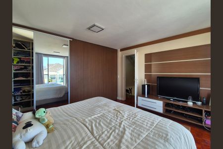 Casa de condomínio à venda com 408m², 5 quartos e 2 vagasSuíte 4