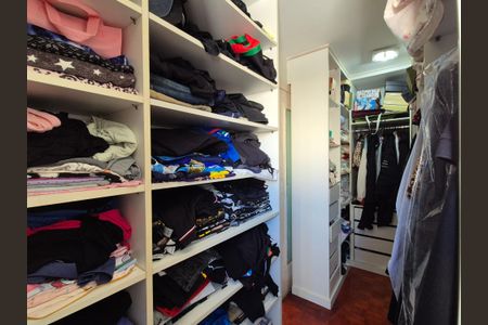 Casa de condomínio à venda com 408m², 5 quartos e 2 vagasCloset da Suíte 4