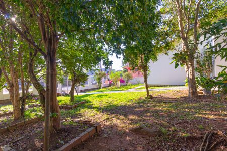 Casa à venda com 202m², 2 quartos e 4 vagas Casa à venda com 202m², 2 quartos e 4 vagasQuintal