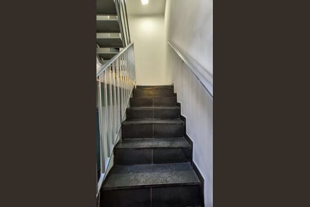 acesso ao segundo andar da Sala de casa para alugar com 3 quartos, 180m² em Vigário Geral, Rio de Janeiro