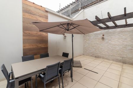 Casa à venda com 211m², 2 quartos e 3 vagas Casa à venda com 211m², 2 quartos e 3 vagasEspaço Gourmet