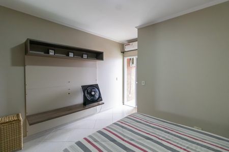 Casa à venda com 211m², 2 quartos e 3 vagas Casa à venda com 211m², 2 quartos e 3 vagasSuíte