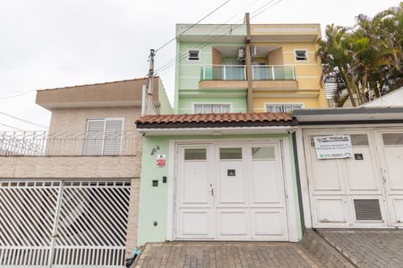 Casa à venda com 211m², 2 quartos e 3 vagas Casa à venda com 211m², 2 quartos e 3 vagasFachada