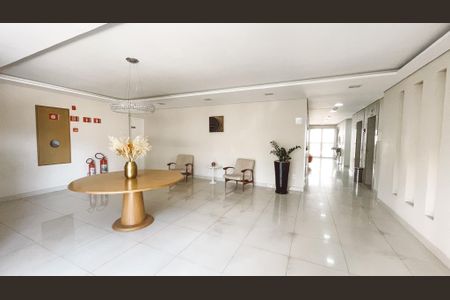 Apartamento à venda com 85m², 3 quartos e 2 vagas Apartamento à venda com 85m², 3 quartos e 2 vagasHall social