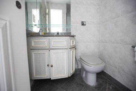 Apartamento para alugar com 360m², 5 quartos e 2 vagasBanheiro Social