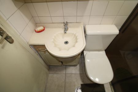 Casa à venda com 168m², 4 quartos e 2 vagasBanheiro 1